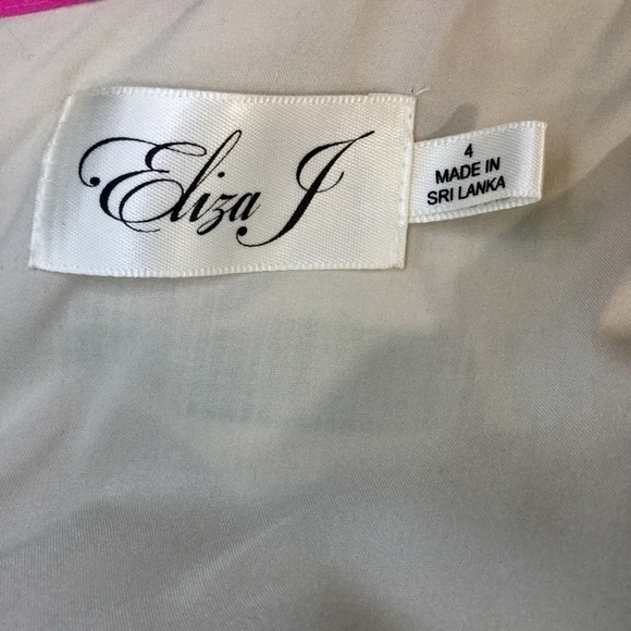 Eliza J Sleeveless Floral Shift Dress - Picture 6 of 7